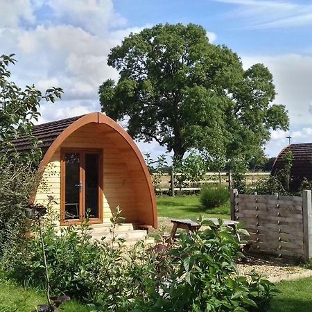 מלון צ'לטנהם Campion Glamping Pod מראה חיצוני תמונה